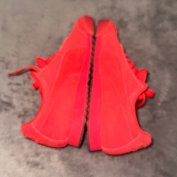 Puma sneakers size 5.5 - Picture 3 of 13